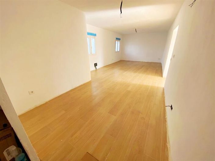 Image No.9-3 Bed Property for sale