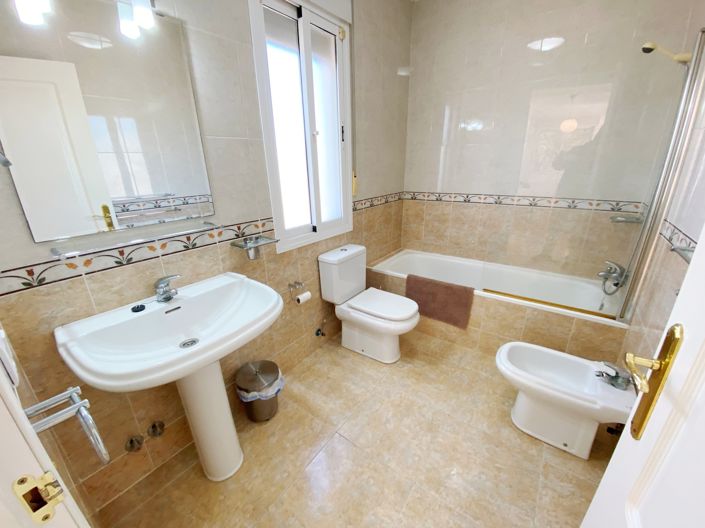 Image No.19-3 Bed Villa for sale