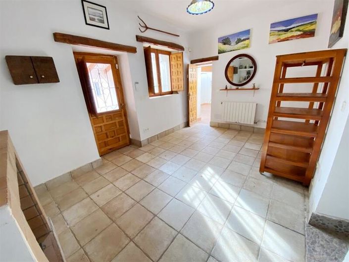 Image No.17-5 Bed Property for sale