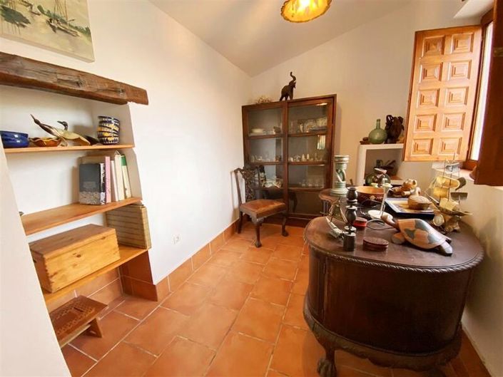 Image No.23-5 Bed Property for sale