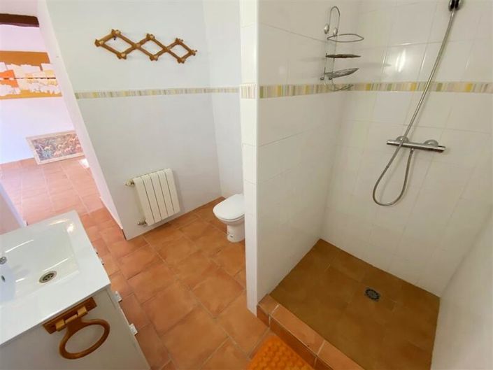 Image No.26-5 Bed Property for sale