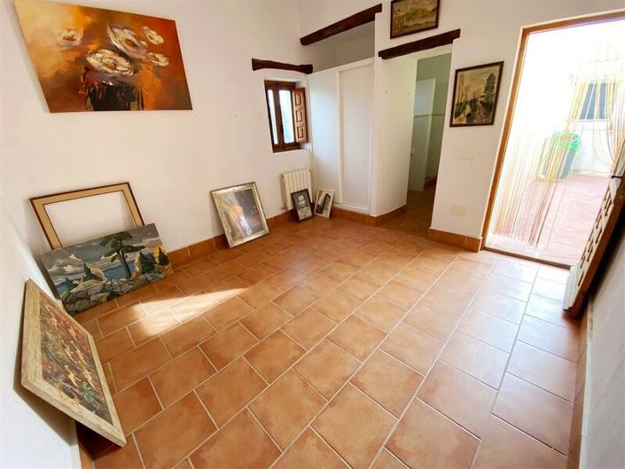 Image No.27-5 Bed Property for sale