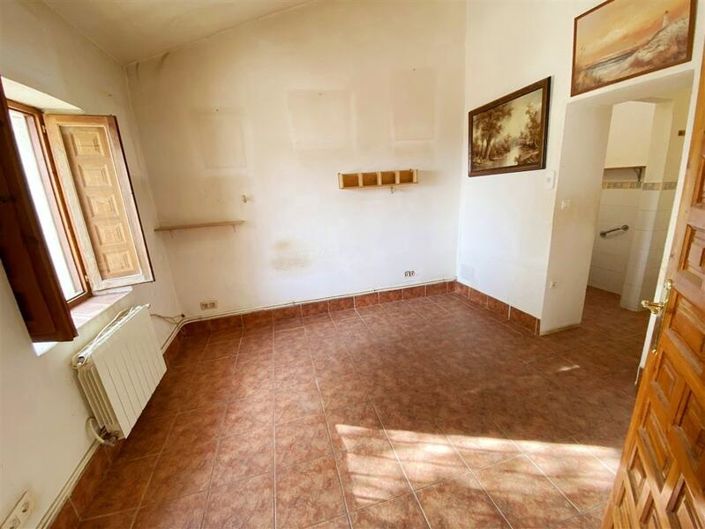 Image No.28-5 Bed Property for sale