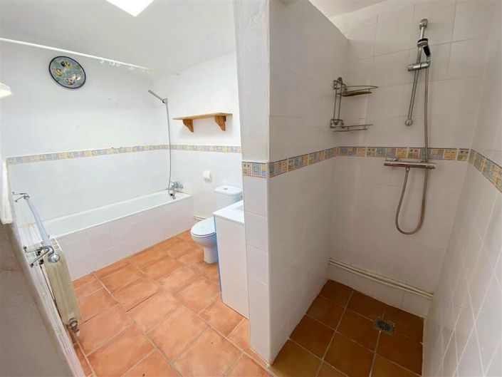 Image No.30-5 Bed Property for sale