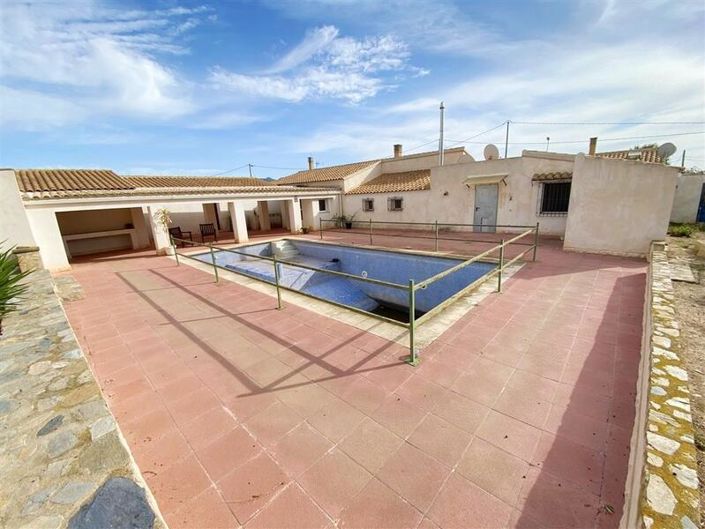 Image No.38-5 Bed Property for sale