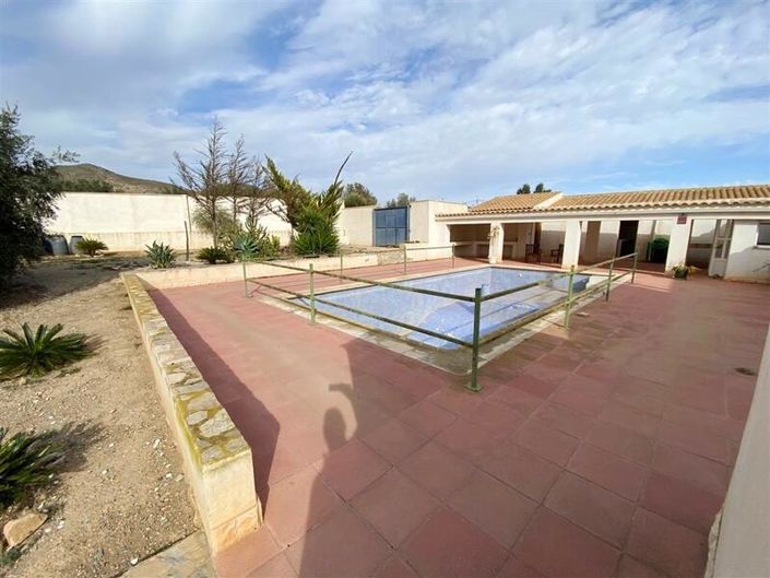 Image No.5-5 Bed Property for sale