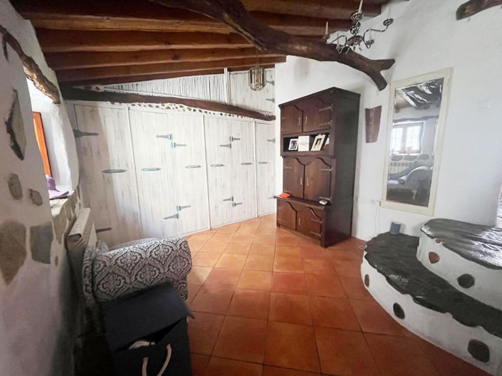 Image No.19-3 Bed Property for sale