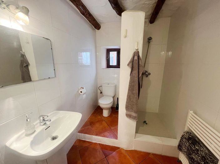 Image No.26-3 Bed Property for sale