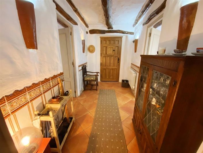 Image No.26-3 Bed Property for sale