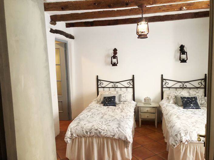 Image No.27-3 Bed Property for sale