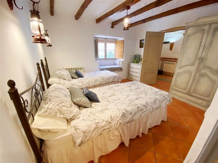 Image No.36-3 Bed Property for sale