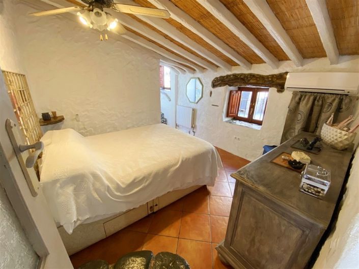 Image No.39-3 Bed Property for sale