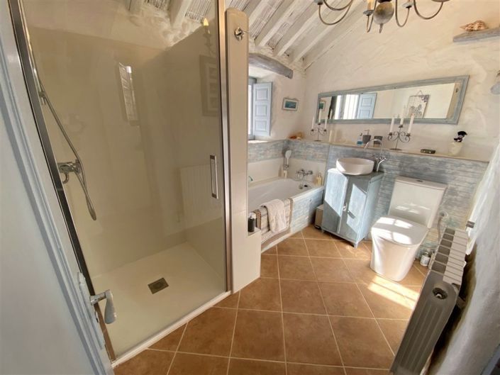 Image No.42-3 Bed Property for sale