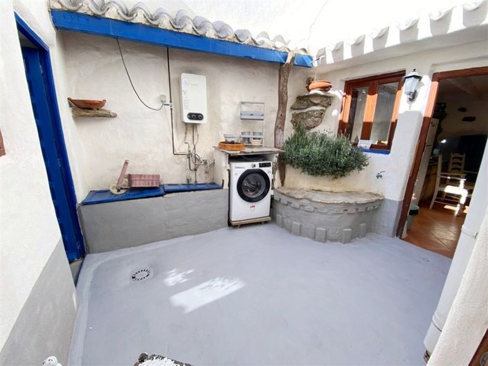 Image No.45-3 Bed Property for sale