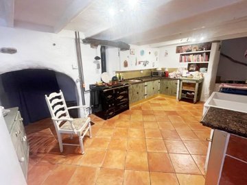 vh2686-village-town-house-for-sale-in-taberno