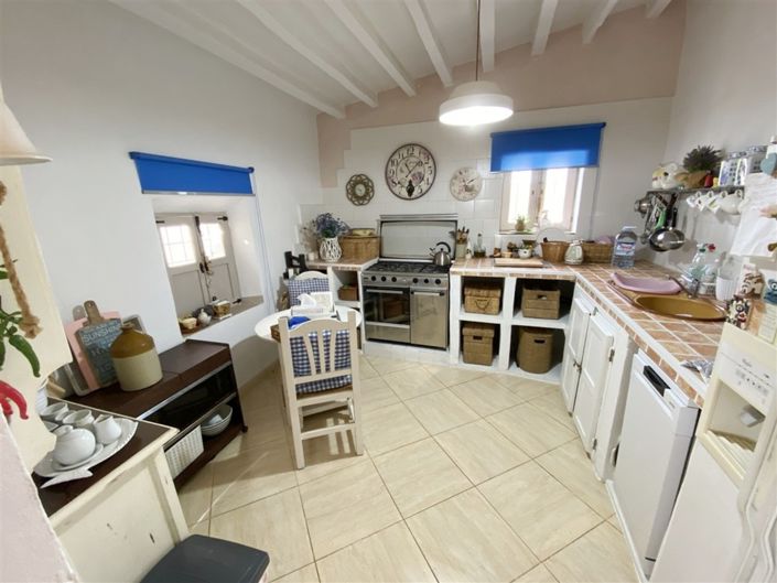 Image No.16-6 Bed Property for sale