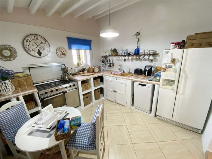 Image No.17-6 Bed Property for sale