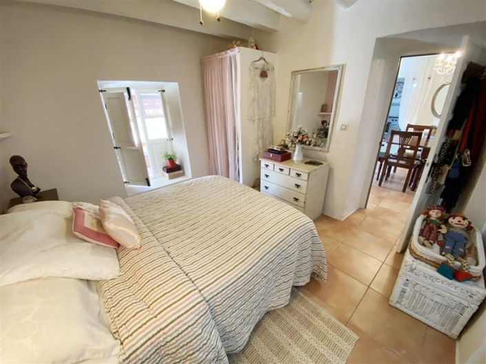 Image No.21-6 Bed Property for sale