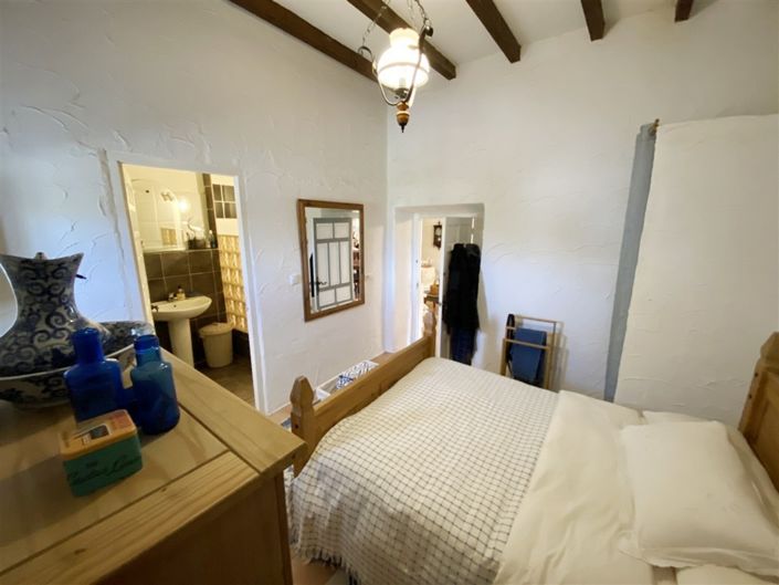 Image No.28-6 Bed Property for sale