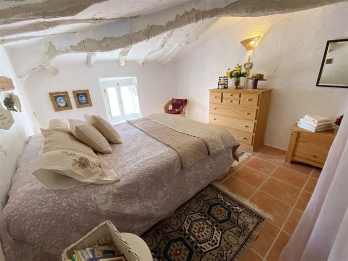 Image No.36-6 Bed Property for sale