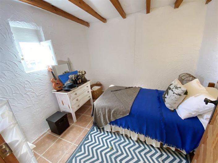 Image No.43-6 Bed Property for sale