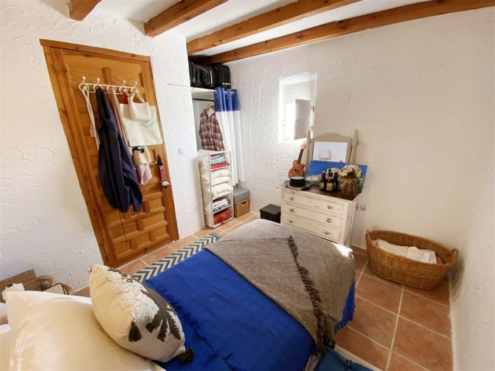 Image No.44-6 Bed Property for sale