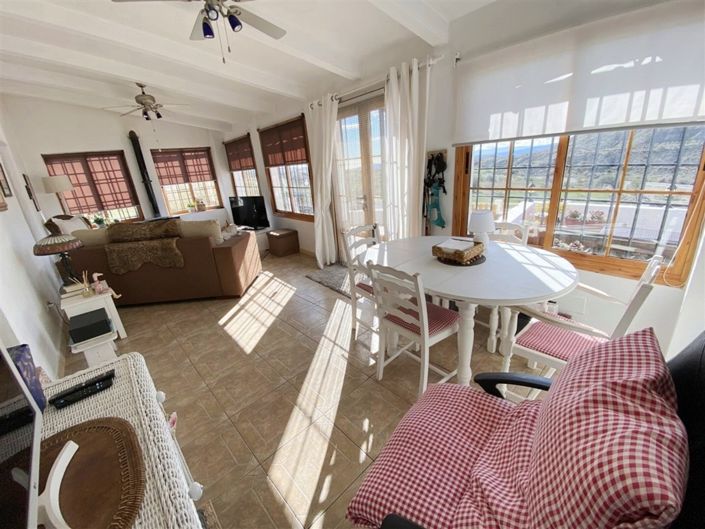 Image No.8-6 Bed Property for sale