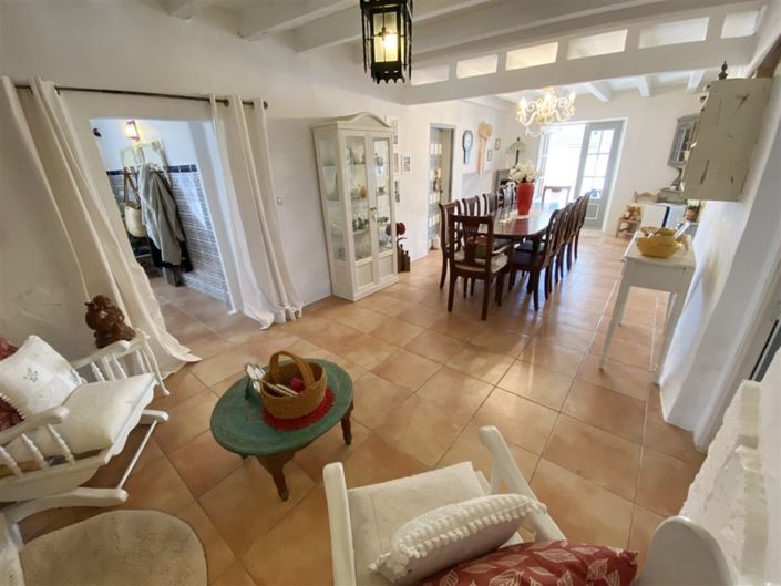 Image No.12-6 Bed Property for sale