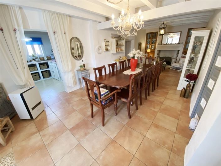 Image No.15-6 Bed Property for sale