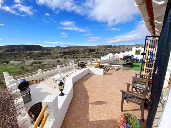 Image No.2-6 Bed Property for sale