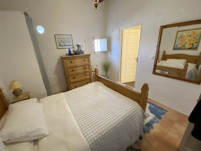 Image No.27-6 Bed Property for sale