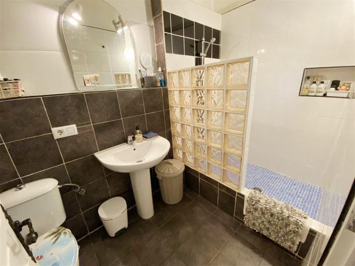 Image No.29-6 Bed Property for sale