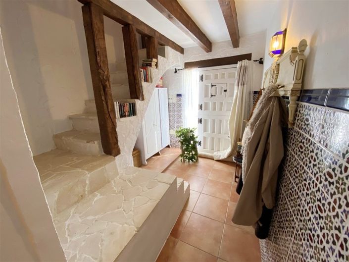 Image No.30-6 Bed Property for sale