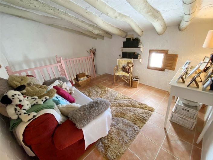 Image No.32-6 Bed Property for sale