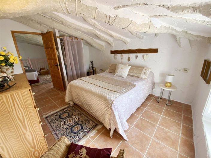 Image No.35-6 Bed Property for sale