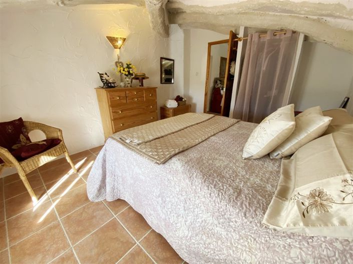 Image No.37-6 Bed Property for sale