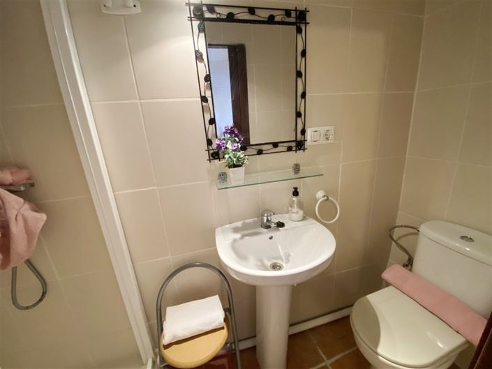 Image No.42-6 Bed Property for sale