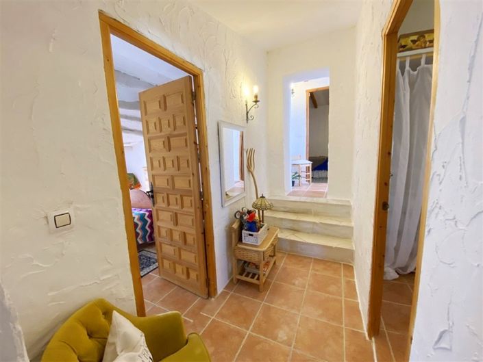 Image No.45-6 Bed Property for sale