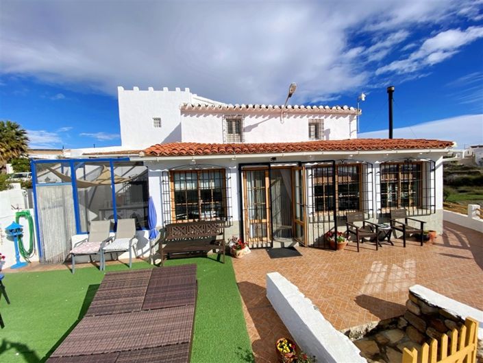 Image No.52-6 Bed Property for sale