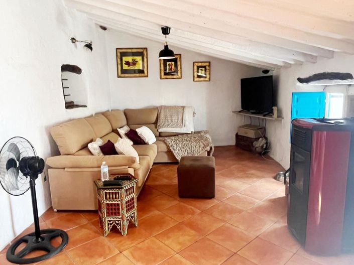 Image No.17-3 Bed Property for sale