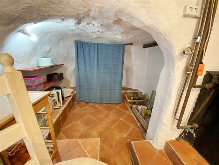 Image No.18-3 Bed Property for sale