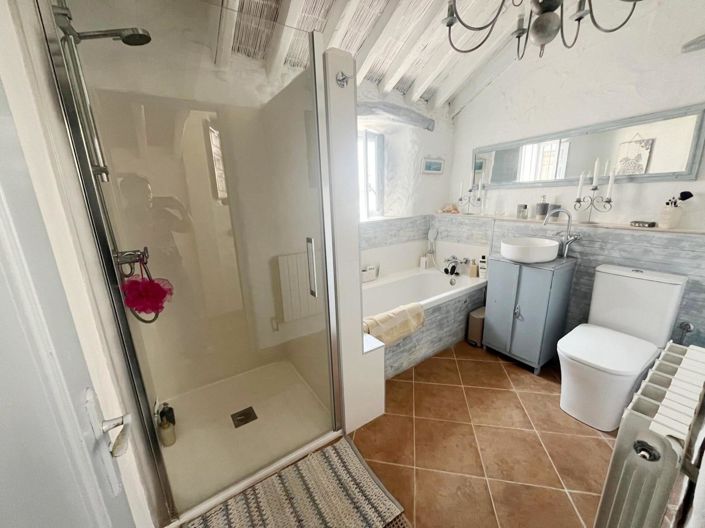 Image No.21-3 Bed Property for sale