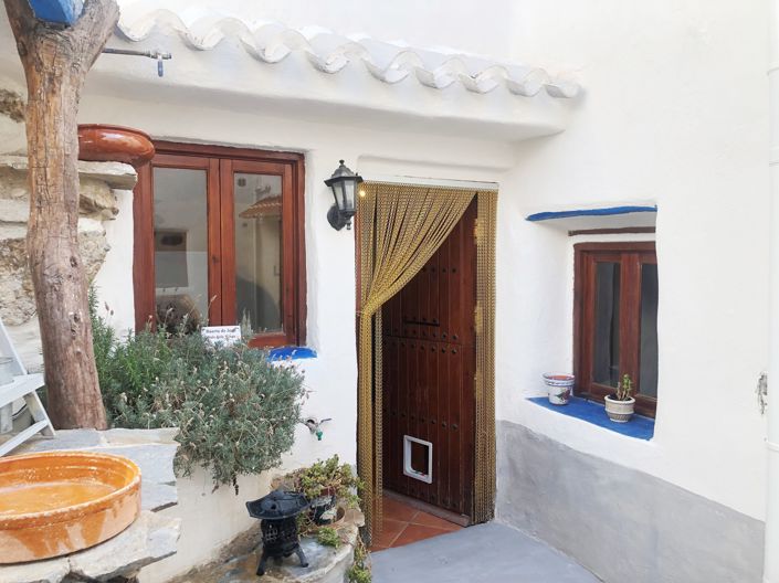 Image No.37-3 Bed Property for sale