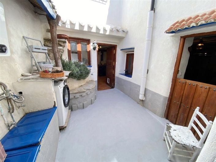 Image No.44-3 Bed Property for sale