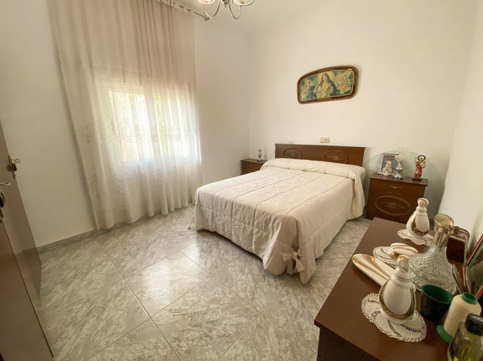 Image No.22-4 Bed Property for sale