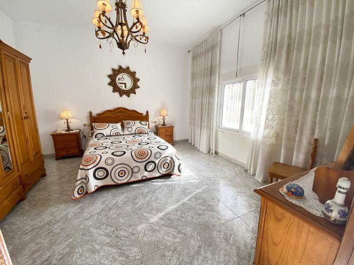 Image No.8-4 Bed Property for sale