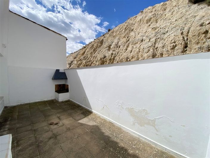 Image No.12-3 Bed Property for sale