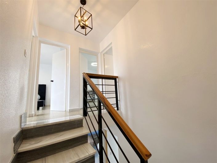 Image No.19-3 Bed Property for sale