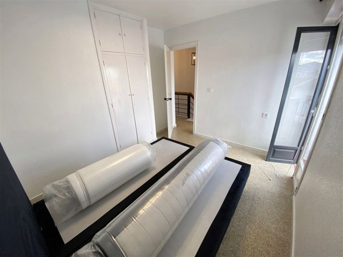 Image No.26-3 Bed Property for sale