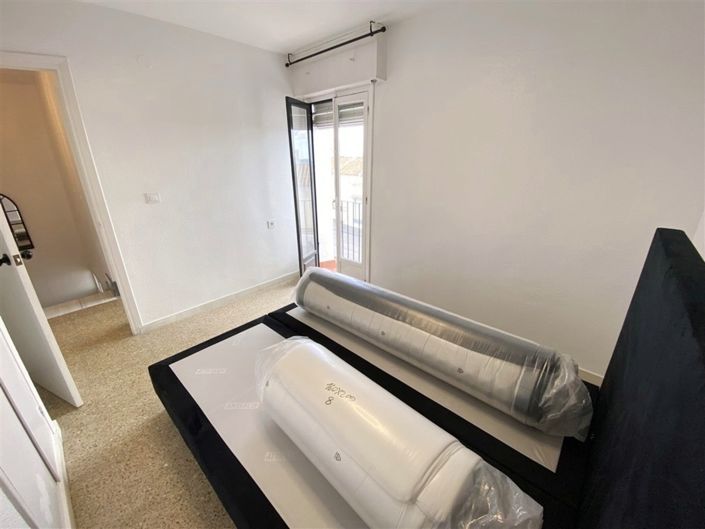 Image No.27-3 Bed Property for sale